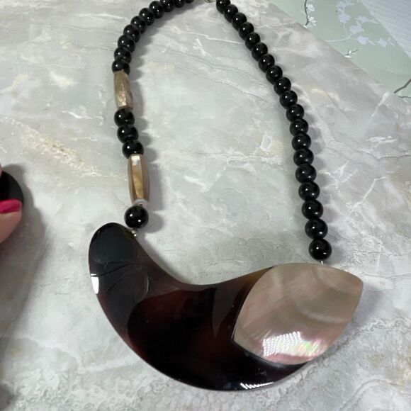 Vintage Karla Jordan art to wear mother of pearl glass necklace earrings set. - Picture 8 of 11